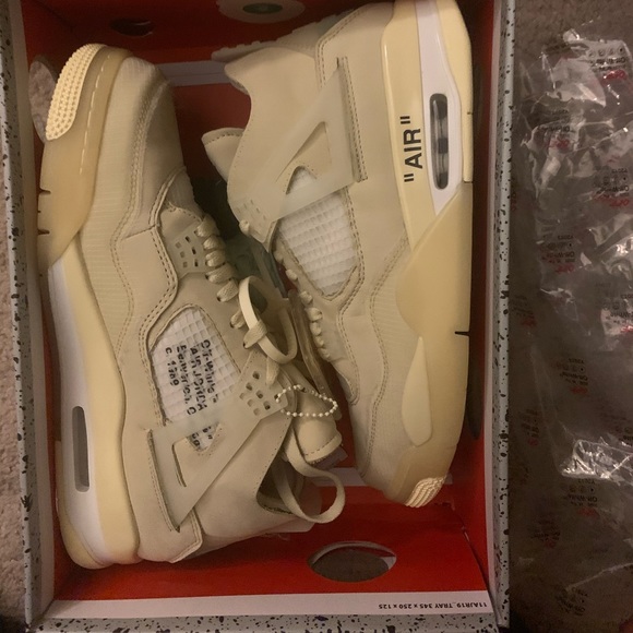 Off-White x AJ4 - Picture 2 of 4